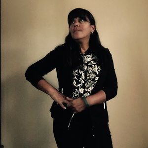 Meet your Posher, Ely